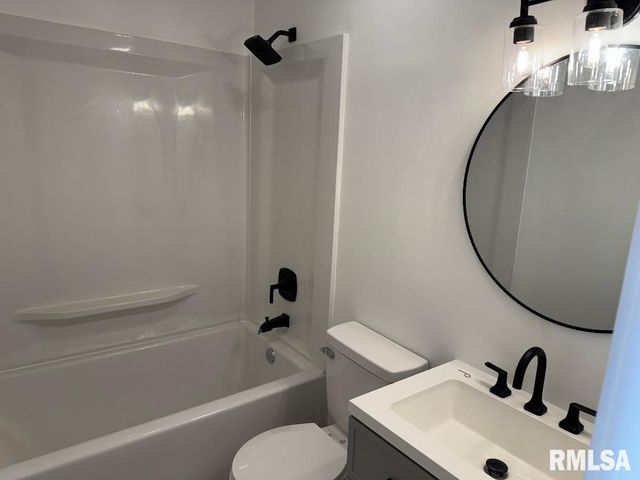 5821 N GRACELAND Drive, Peoria, IL 61614