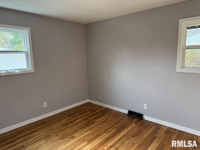 5821 N GRACELAND Drive, Peoria, IL 61614