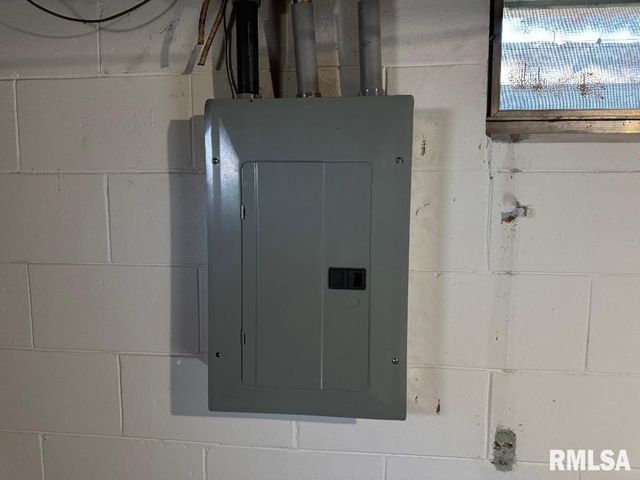 5821 N GRACELAND Drive, Peoria, IL 61614