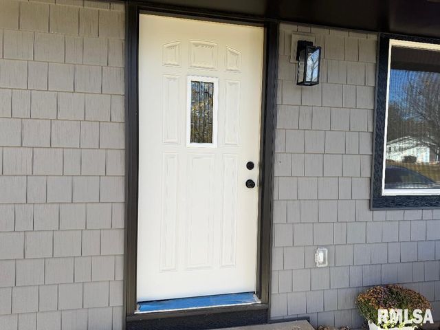 5821 N GRACELAND Drive, Peoria, IL 61614