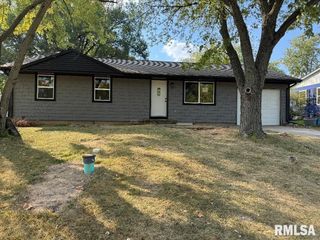 5821 N GRACELAND Drive, Peoria, IL 61614