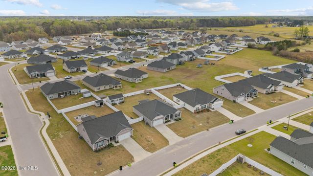 2727 Luna Lane, Winterville, NC 28590