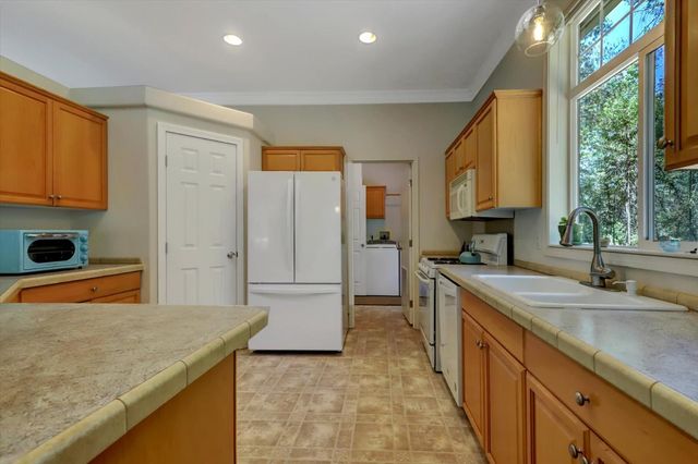 9718 Forsythe Rd, Dobbins, CA 95935