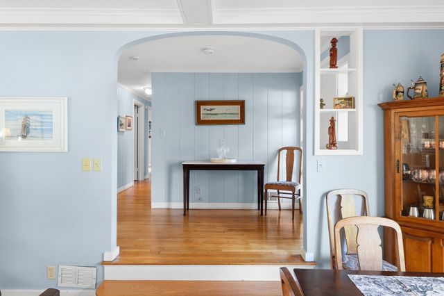 335 Essex Ave, Gloucester, MA 01930