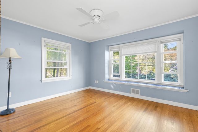 335 Essex Ave, Gloucester, MA 01930