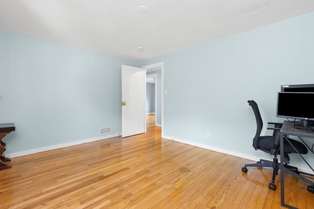 335 Essex Ave, Gloucester, MA 01930