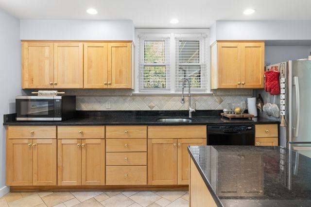 335 Essex Ave, Gloucester, MA 01930