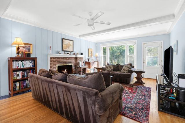 335 Essex Ave, Gloucester, MA 01930