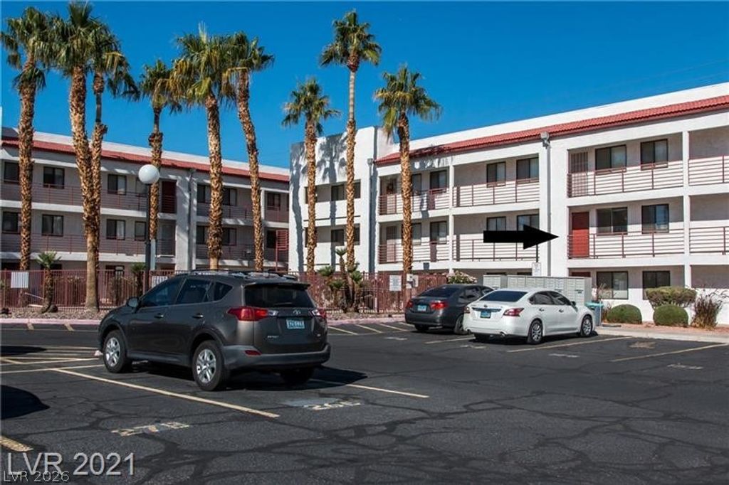 1381 East UNIVERSITY Avenue 204, Las Vegas, NV 89119