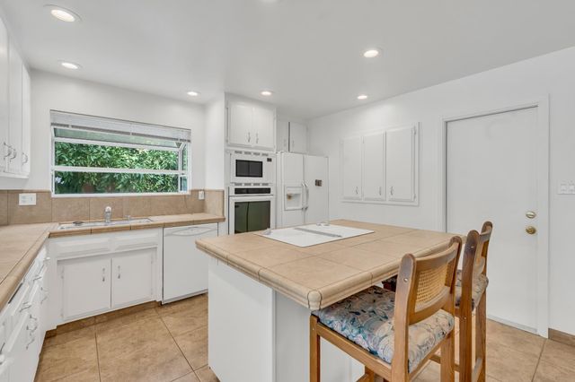 3008 Occidental Dr, Sacramento, CA 95826