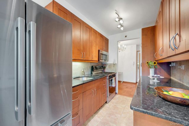 735 Kappock Street 8F, Bronx, NY 10463