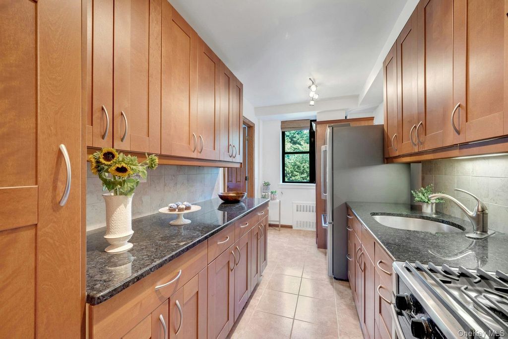 735 Kappock Street 8F, Bronx, NY 10463 — exterior