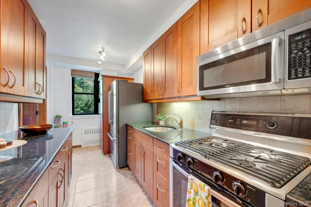 735 Kappock Street 8F, Bronx, NY 10463 — photo 2
