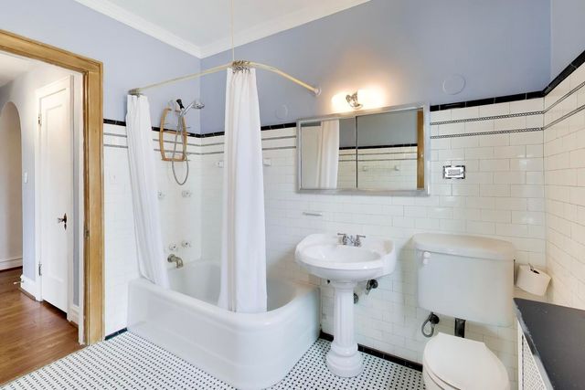 2041 W FARWELL Avenue 2E, Chicago, IL 60645