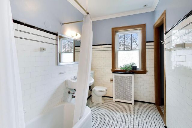 2041 W FARWELL Avenue 2E, Chicago, IL 60645