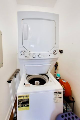 2041 W FARWELL Avenue 2E, Chicago, IL 60645