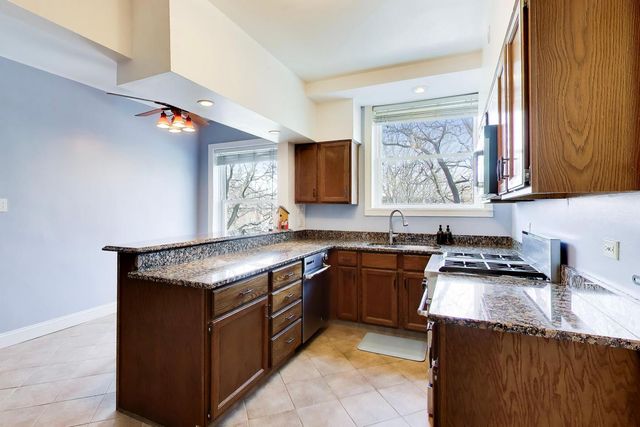 2041 W FARWELL Avenue 2E, Chicago, IL 60645