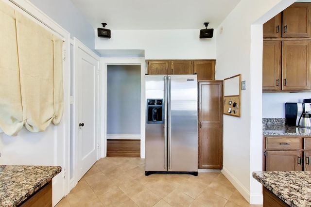 2041 W FARWELL Avenue 2E, Chicago, IL 60645