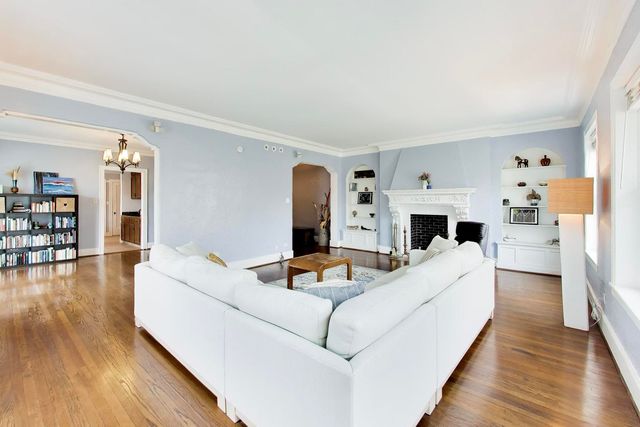 2041 W FARWELL Avenue 2E, Chicago, IL 60645