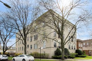 2041 W FARWELL Avenue 2E, Chicago, IL 60645