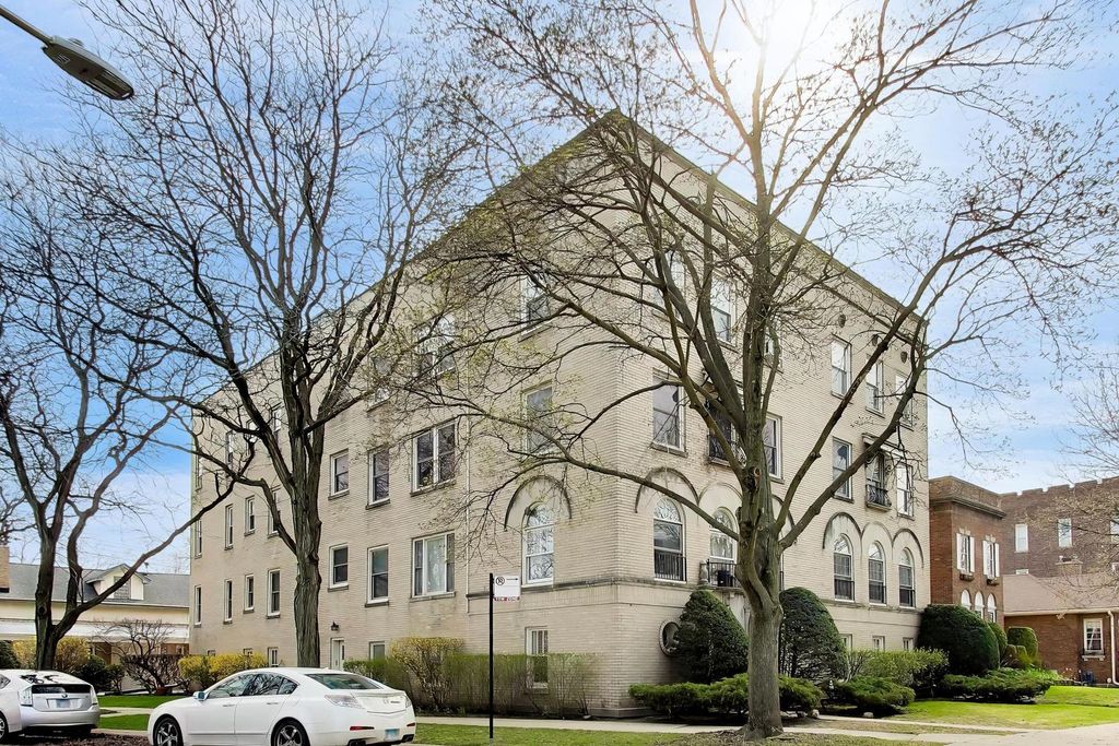 2041 W FARWELL Avenue 2E, Chicago, IL 60645