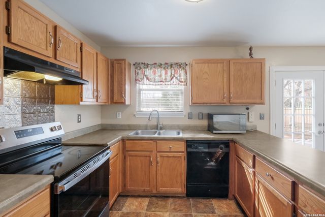 15423 Cog, Selma, TX 78154