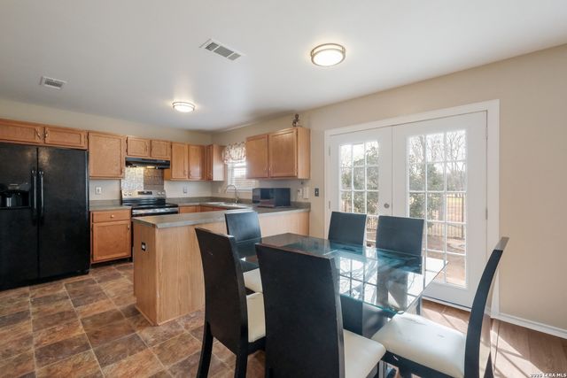 15423 Cog, Selma, TX 78154