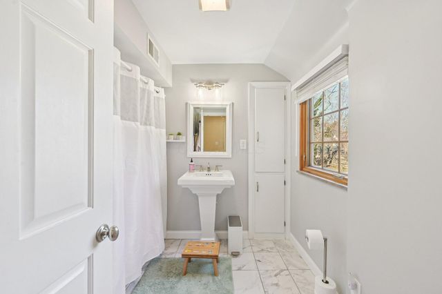 1838 Berkshire Road, Upper Arlington, OH 43221