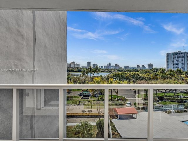 3675 N Country Club Dr 609, Aventura, FL 33180