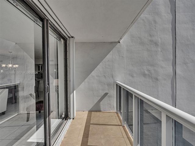 3675 N Country Club Dr 609, Aventura, FL 33180