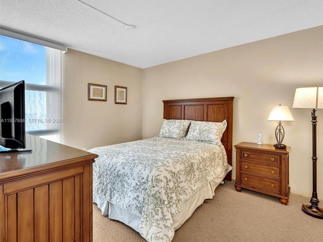 3675 N Country Club Dr 609, Aventura, FL 33180