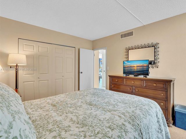 3675 N Country Club Dr 609, Aventura, FL 33180