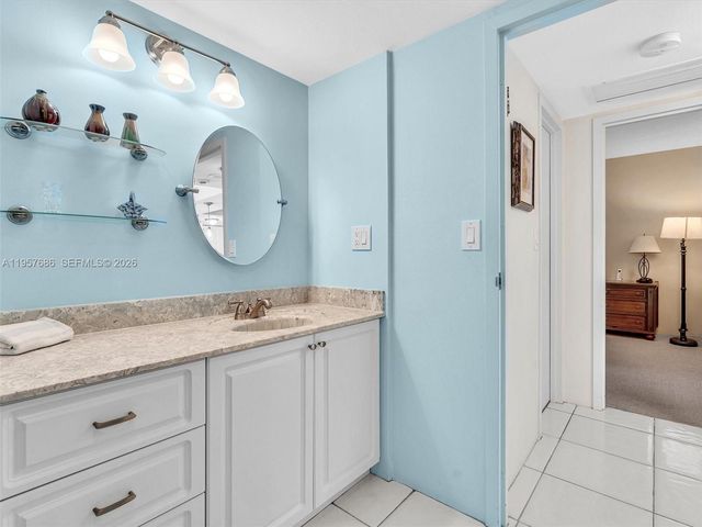 3675 N Country Club Dr 609, Aventura, FL 33180