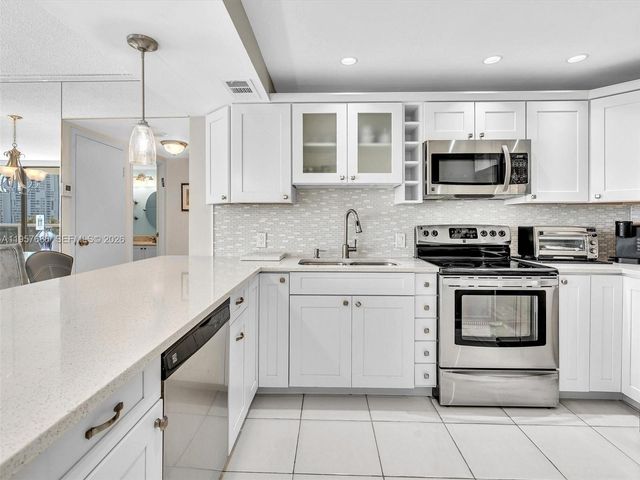 3675 N Country Club Dr 609, Aventura, FL 33180