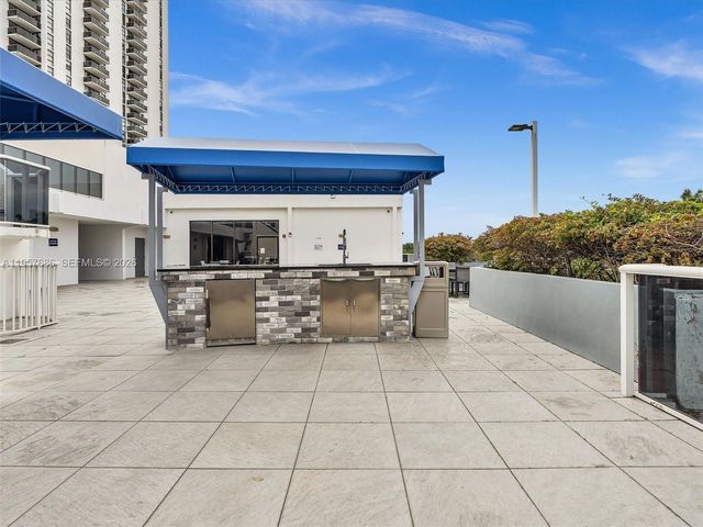 3675 N Country Club Dr 609, Aventura, FL 33180