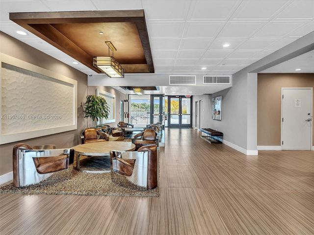 3675 N Country Club Dr 609, Aventura, FL 33180