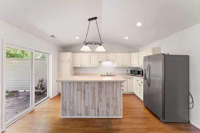 1825 Windmill Drive, Baldwin, WI 54002
