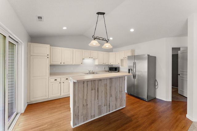1825 Windmill Drive, Baldwin, WI 54002