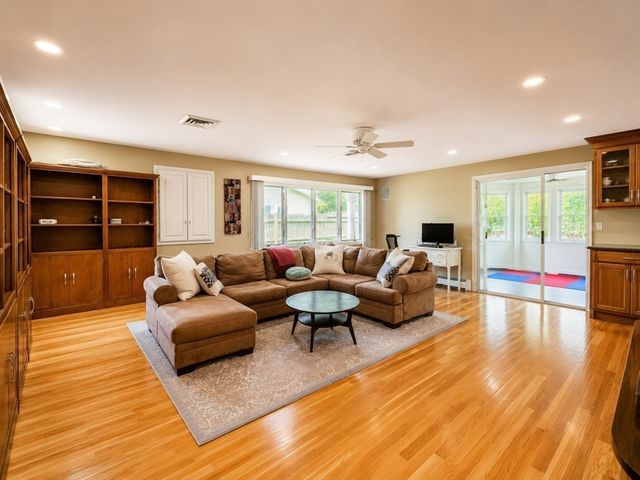 15 Leonard Road, Framingham, MA 01701