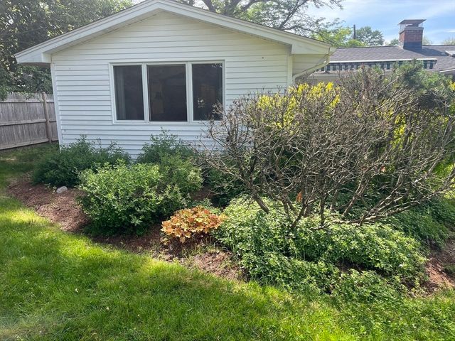 15 Leonard Road, Framingham, MA 01701