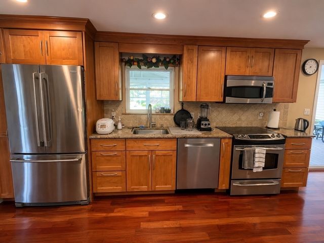 15 Leonard Road, Framingham, MA 01701
