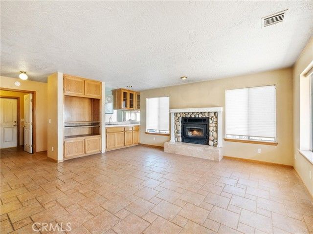 8187 Anaconda Avenue, Oak Hills, CA 92344