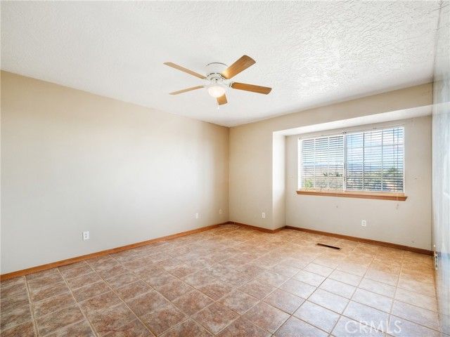 8187 Anaconda Avenue, Oak Hills, CA 92344