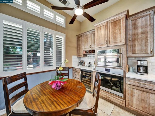 913 Cedar Brook Ln, Vacaville, CA 95687