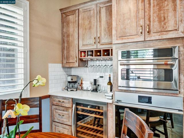 913 Cedar Brook Ln, Vacaville, CA 95687