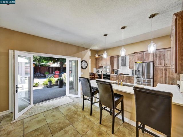 913 Cedar Brook Ln, Vacaville, CA 95687