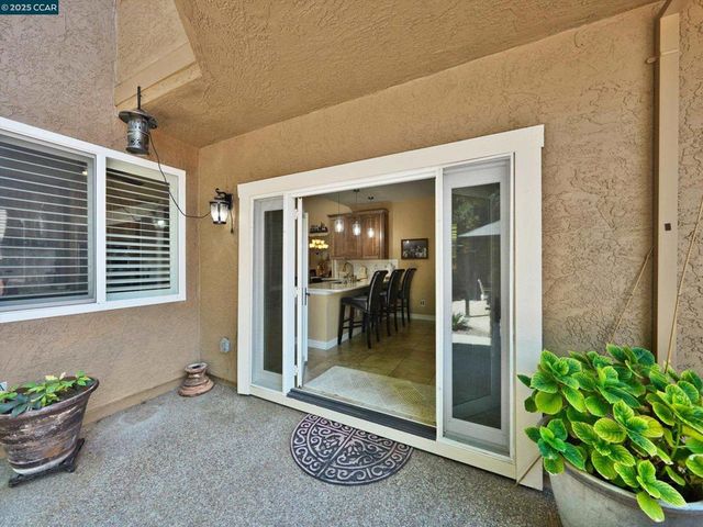 913 Cedar Brook Ln, Vacaville, CA 95687