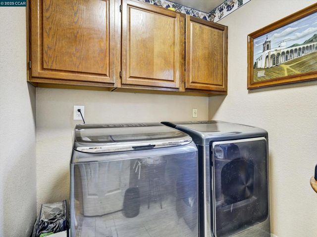 913 Cedar Brook Ln, Vacaville, CA 95687