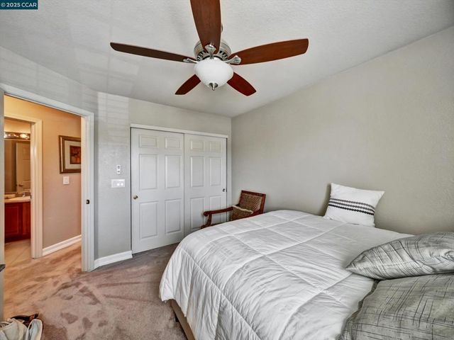 913 Cedar Brook Ln, Vacaville, CA 95687