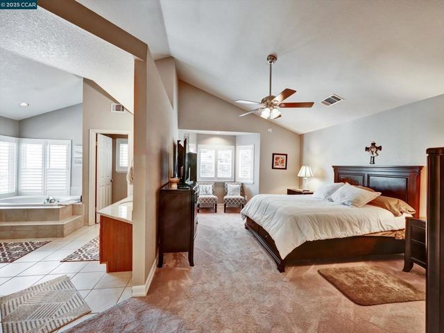 913 Cedar Brook Ln, Vacaville, CA 95687